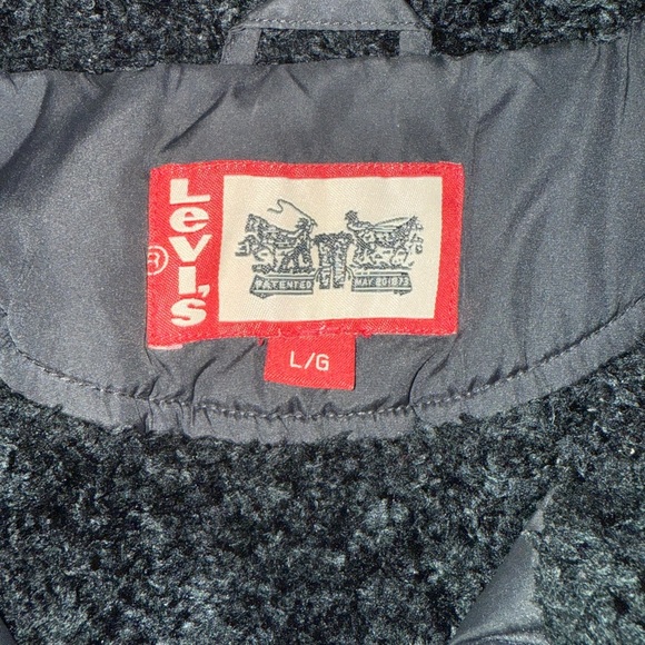 Levi's Black Bomber Jacket with Sherpa Collar - Picture 2 of 10